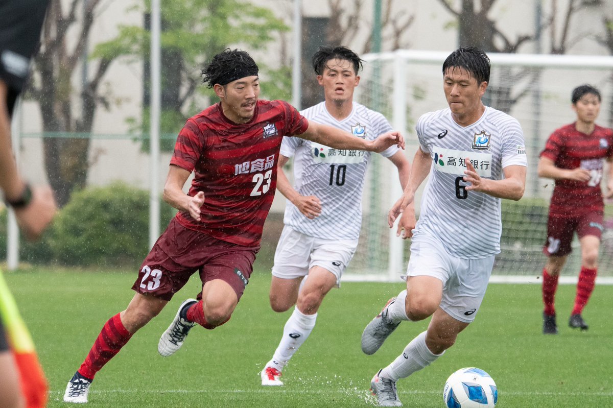 天皇杯で母校の高知大学と試合して、なんとか勝ちましたー！
平日はほとんど身体動かしてないけど、サッカーはやっぱおもろいなあ！
次は天皇杯決勝で、前所属チームの高知ユナイテッドscとです！！楽しみやなあ
#kufc
#高知ユナイテッドsc 
#高知大学