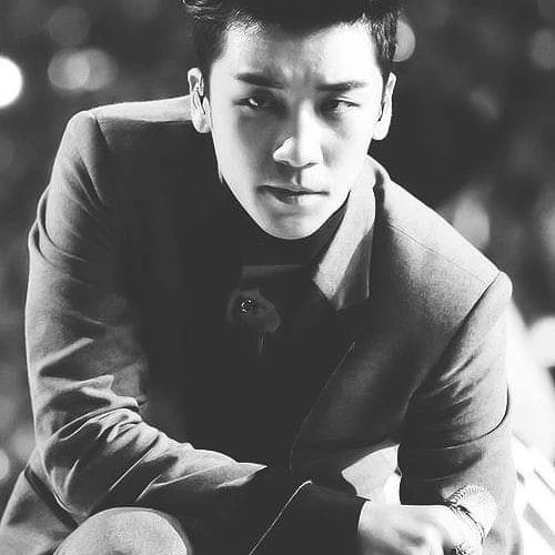 VivaVengeance's tweet photo. Seungri. You are loved and those of us who love you are proud and happy to say so. https://t.co/qohApOpGMU