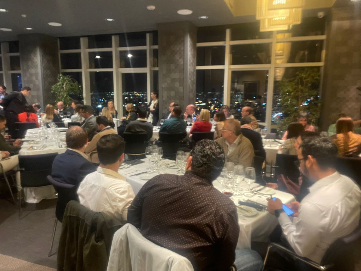 MatiasIfran_'s tweet photo. Cena de trabajo de @MedicaEvolucion y @Evolucion_Estud! Imponente trabajo de todo el equipo! Vamos 💪 #EvoluciónMédica https://t.co/OgSqAa1Gki