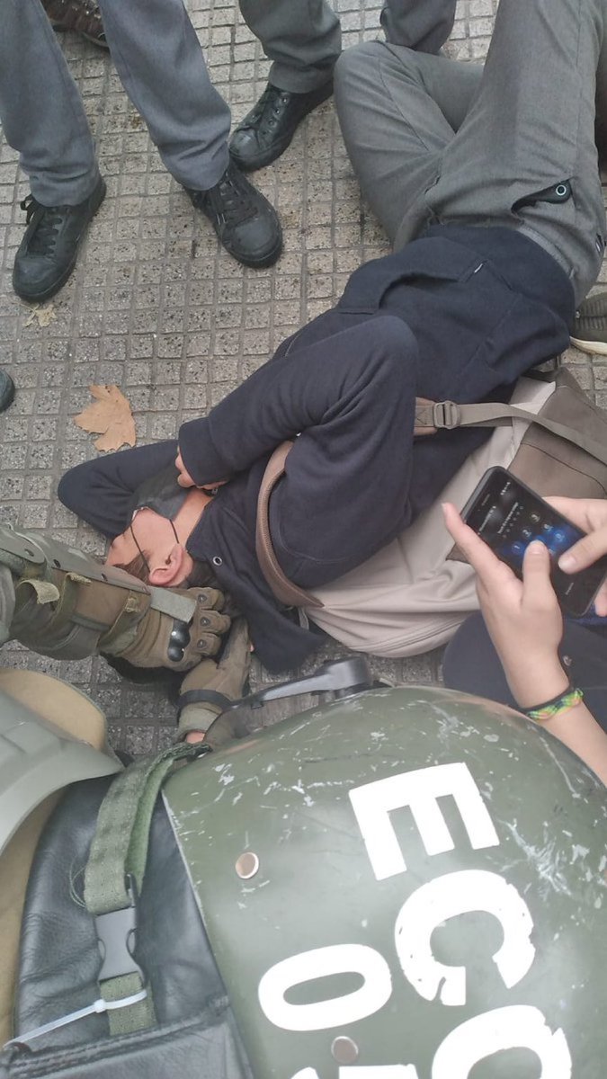 El presidente @gabrielboric está obligado a la protección de niños, niñas y adolescentes, garantizando su derechos civiles y políticos, a la educación (profesores, clases, alimentación, colegios sin ratas), a ser escuchados, y vivir en familia (no en Sename), entre otros.