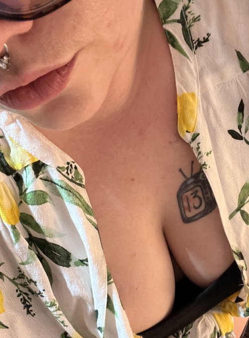 what if i got serious about my onlyfans again. hmm https://t.co/5mTDHn81vF