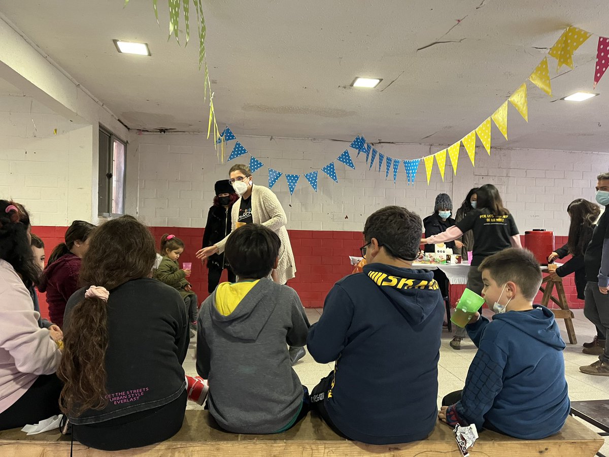 Hoy inauguramos la ludoteca en el barrio #solponiente en <a href="/Muni_Maipu/">Municipalidad de Maipú</a> donde pesar de la lluvia y el frío tuvimos una gran convocatoria 😊 una bonita forma de reencontrarnos en el barrio 🙌🏻 mañana seguimos en Tregueco #1984, Villa San Luis IV. Sede JJVV “Trabajando por tu futuro”