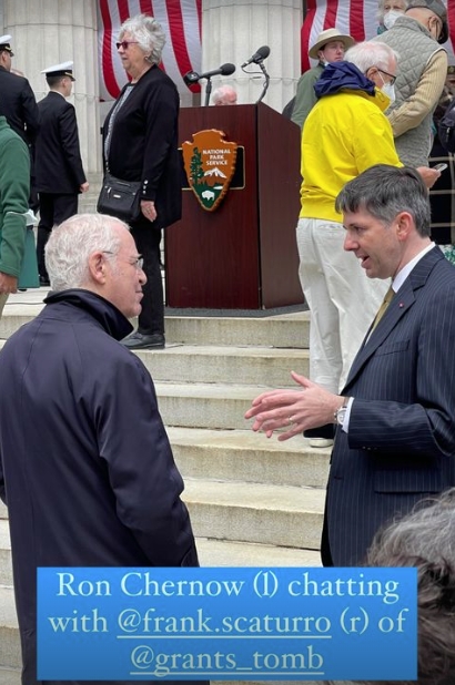 GrantRevealed's tweet photo. .@FrankScaturro (r) of @Grantstomb chatting with #RonChernow (l), author of the biography "Grant," at @GrantsTombNPS today. #ulyssessgrant #usgrant200 #grant200 #grantstomb https://t.co/VKG1TXHfpr