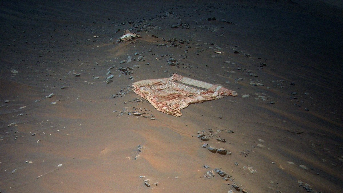 OH MY

Our extraterrestrial helicopter spotted the parachute and back-shell that guided the <a href="/NASAPersevere/">ARCHIVED - NASA's Perseverance Mars Rover</a> rover to the surface of Mars over a year ago.

And what a sight🤩
Space debris crash-landed on another world snapped by an aerial drone. What a timeline we live in.