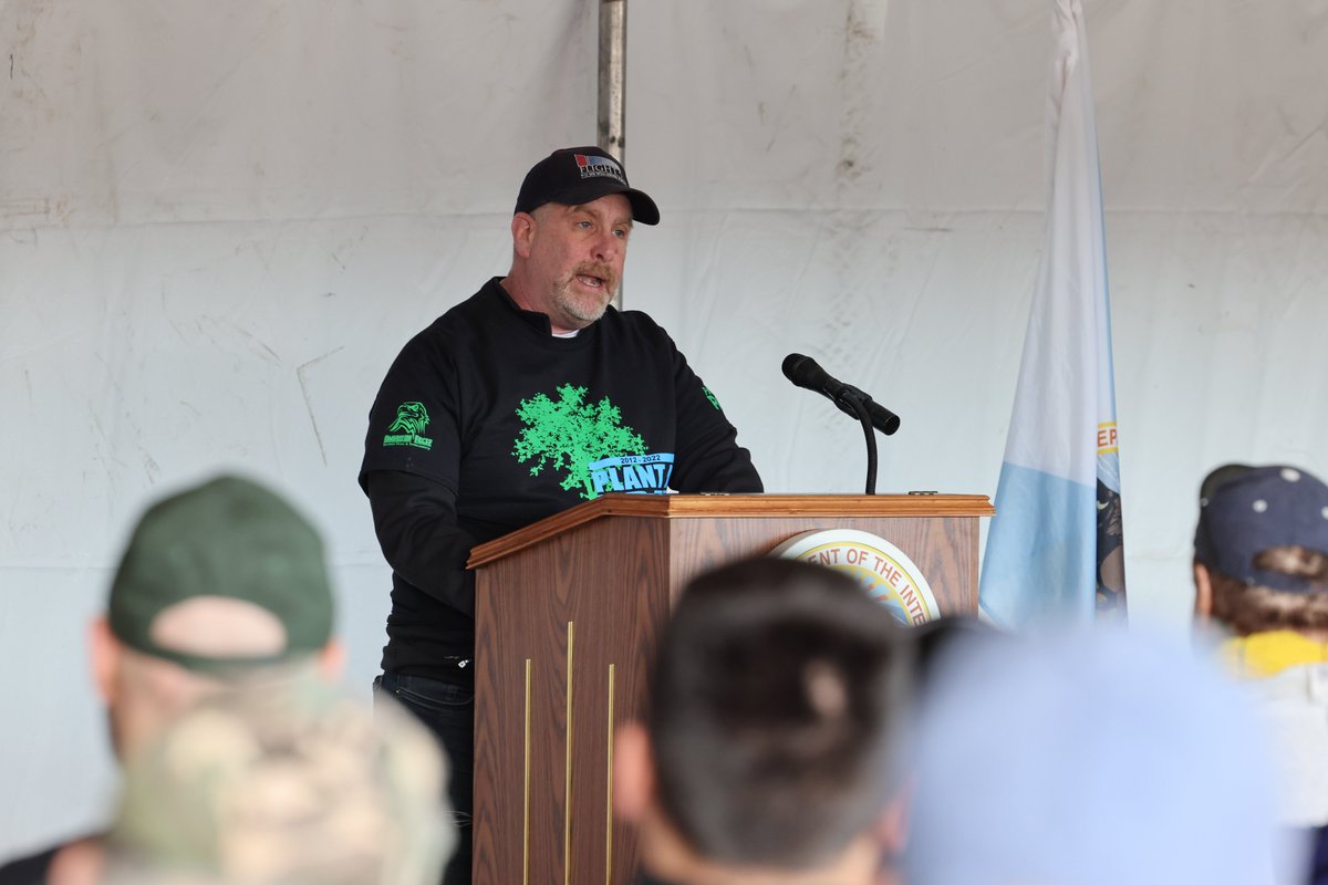 Flight93Friends's tweet photo. When friends come together, good things happen. Here are some highlights from this 2022 Plant A Tree at @flight93_nps 💙

#Honor93
#PlantATree2022
#Flight93

Photo Cred: @BrendaTSchwartz https://t.co/mNrstk5HbP