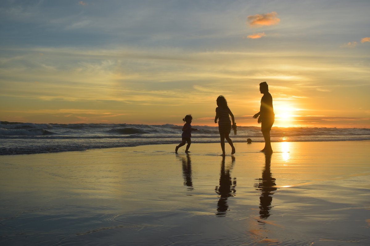 AAElectricLTD's tweet photo. "I sustain myself with the love of #family." – Maya Angelou #WednesdayWisdom #QOTD https://t.co/UqI3bIGy2l