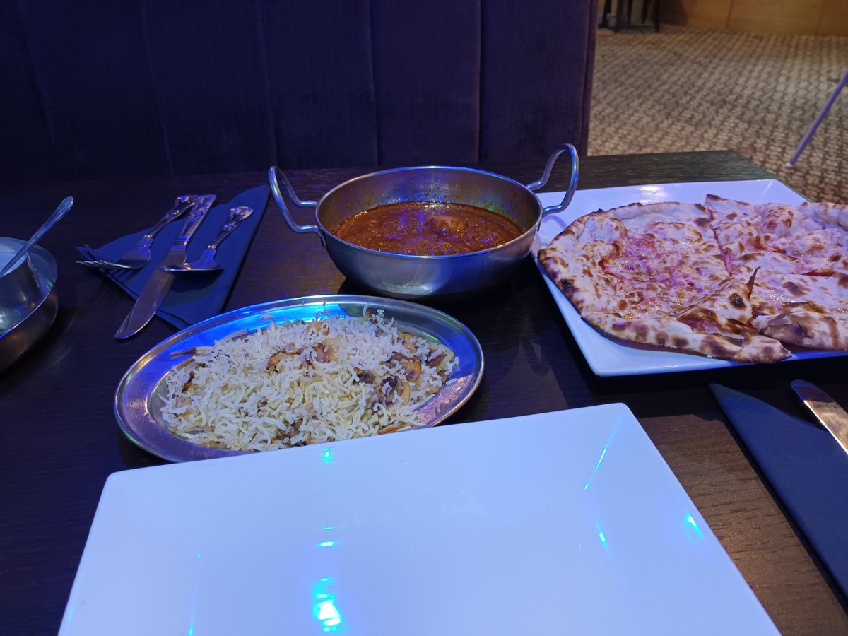 RanbirRef's tweet photo. Couldn't be bothered to cook so decided to treat myself and go for a Curry. 
Customary Papadoms with all the condiments followed by a Chicken Madras, Mushroom Rice and Keema Naan. 
Delicious mmmmmmm https://t.co/C8F522jRJA