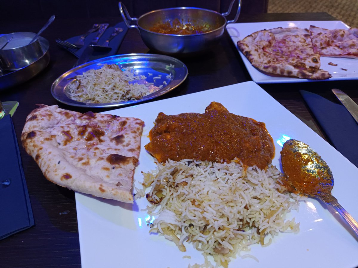 RanbirRef's tweet photo. Couldn't be bothered to cook so decided to treat myself and go for a Curry. 
Customary Papadoms with all the condiments followed by a Chicken Madras, Mushroom Rice and Keema Naan. 
Delicious mmmmmmm https://t.co/C8F522jRJA