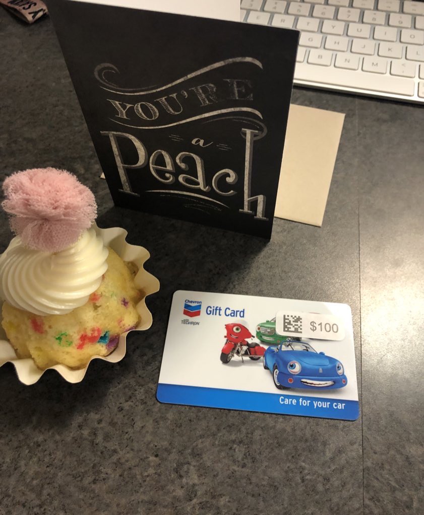 arabellissimo's tweet photo. And not to forget the icing on this #cupcake of a day! ⛽️🧁💜 #AdministrativeProfessionalsDay #Chevron https://t.co/Fle5lMKKJX