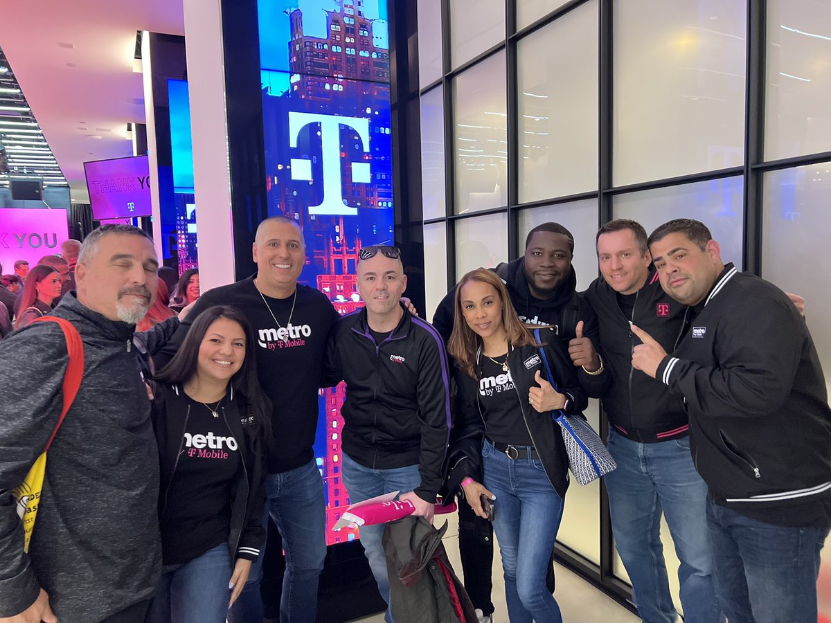 All hands employee meeting! #NYC ✨🎉 <a href="/MichaelZukowsky/">Michael Zukowsky</a> <a href="/GMEN80/">Benny Scalia</a> <a href="/gregshoro/">Greg Shoro</a> <a href="/SteinMetrobyTMO/">Steven Stein</a> <a href="/TFlo1018/">Tom F</a>