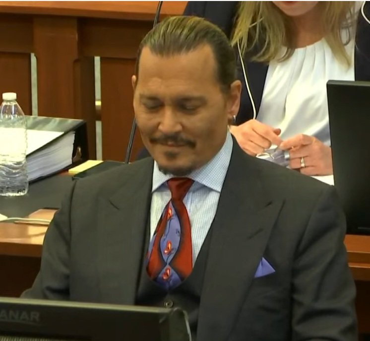 QueenBee_73's tweet photo. Johnny looks so effen dapper today 😍 🥰 #LovesMeSomeHim
#JusticeForJohnnyDepp
#StandingWithJohnnyDepp https://t.co/ZI4kKQc11q