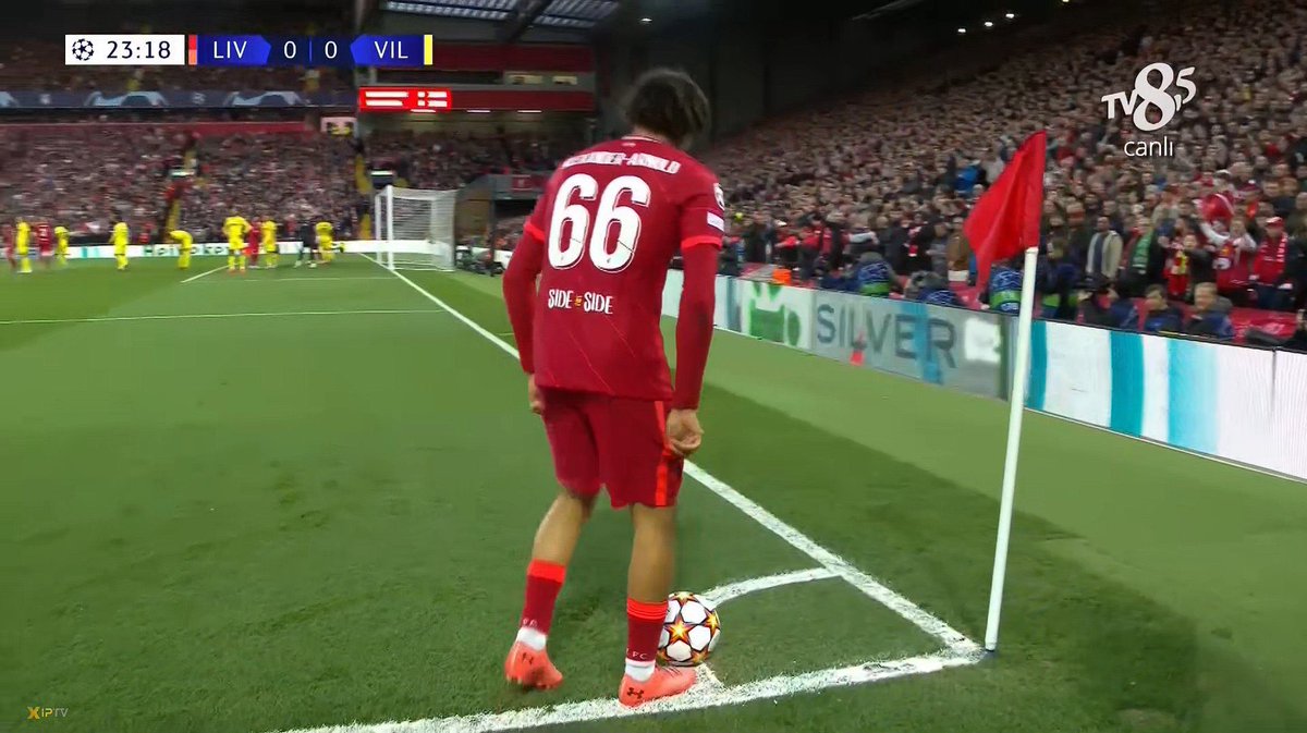 TrollFootball's tweet photo. Relax Barcelona fans, it's a corner against Villarreal. https://t.co/KPc9wN0pBz