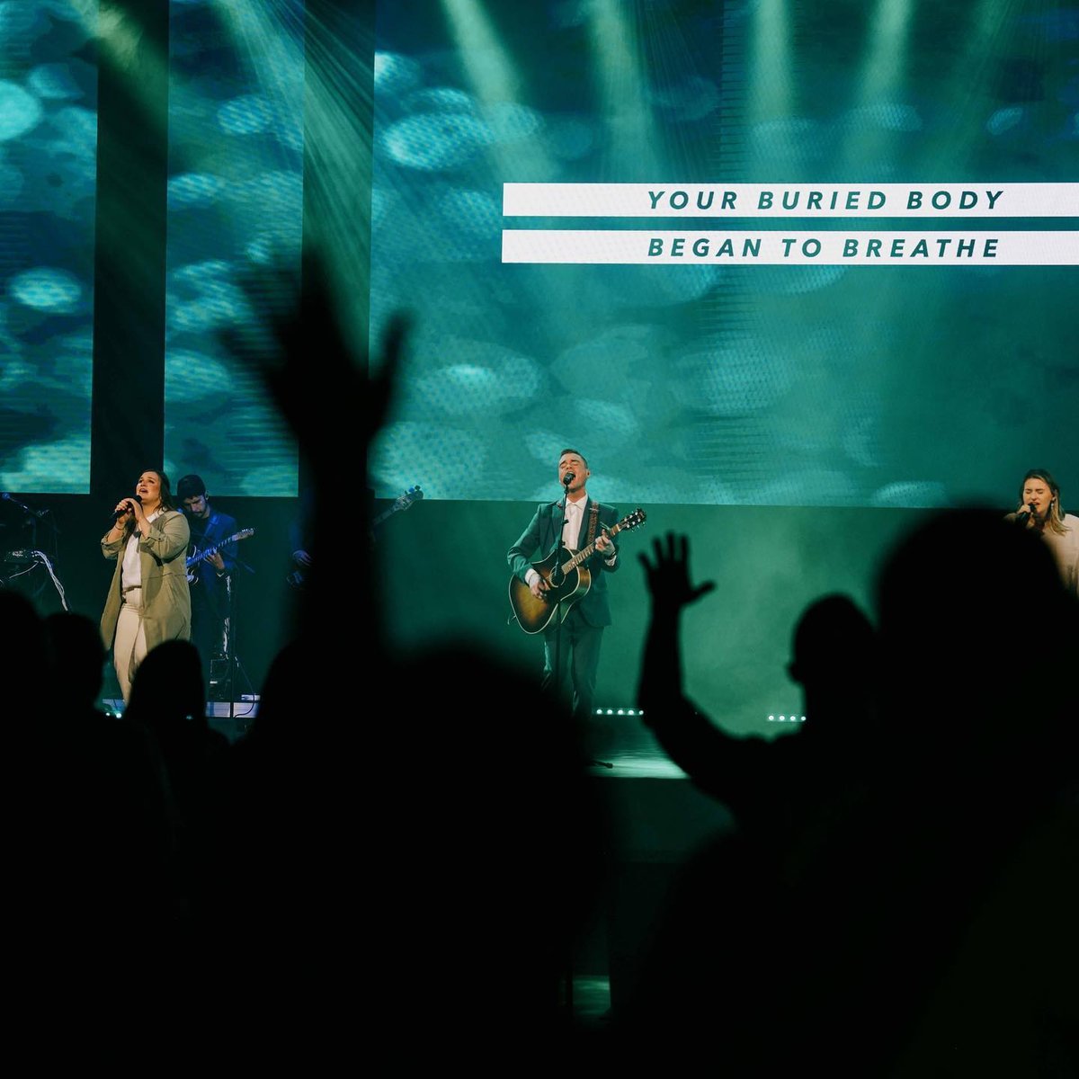 ChurchMotion's tweet photo. Nothing makes us smile like your #CMGinAction shots! π€©
π₯ - Bokeh Bliss 11
πΈ - Church of the Highlands (Birmingham, AL)
β
#CMG #ChurchMotionGraphics #ChurchMotion #Church #ChurchTech #ChurchMedia https://t.co/mcn9hIWtOS