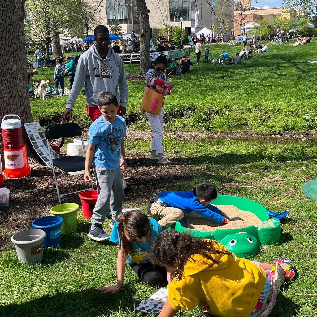 MBMI partnered with the City of Columbia this past Sunday for a day of service in support of Earth Day 2022 initiatives! Our cohort was tasked with assisting kids with waste reduction and recycling learning activities. We had an amazing time! 🌎 #MBMIServes #EarthDay2022