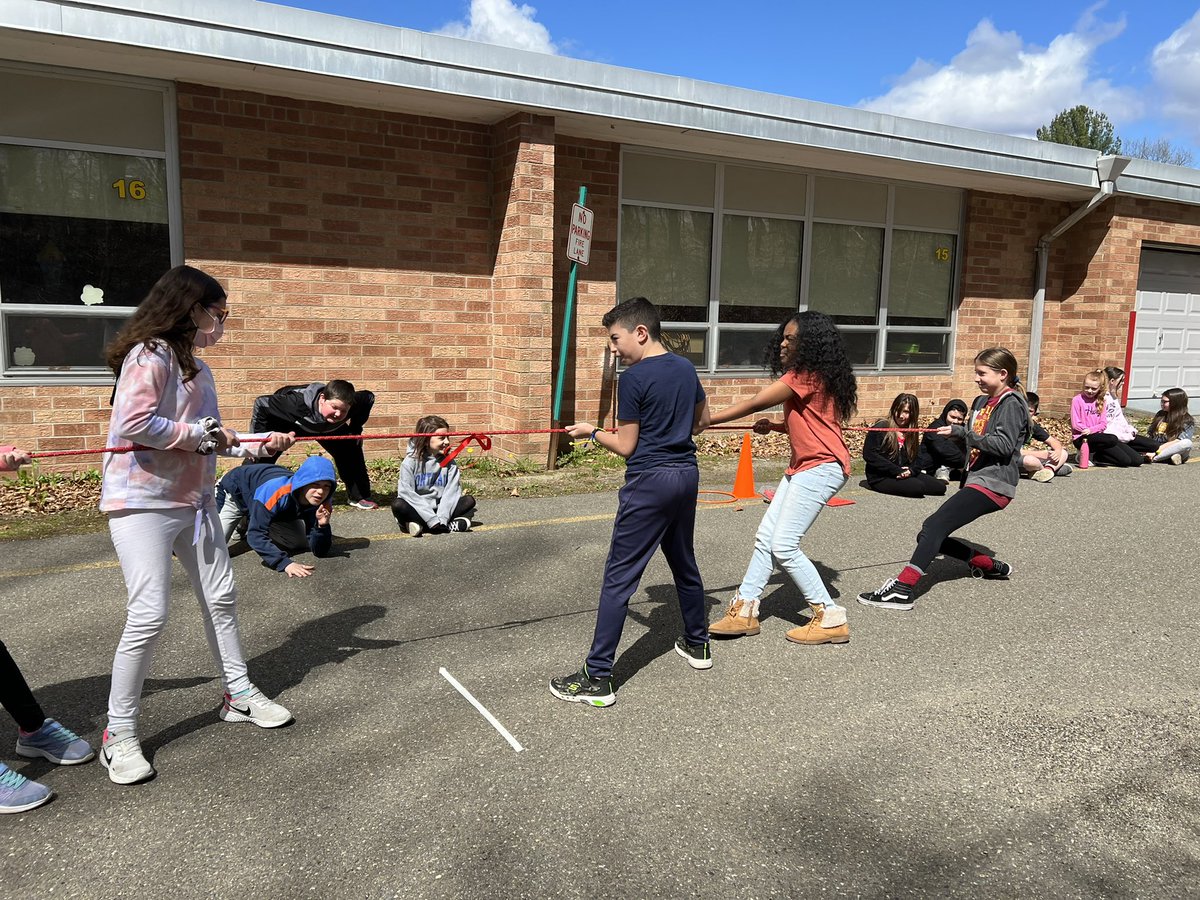 HeatherSchnaars's tweet photo. Having a little fun during science today learning about forces and energy. @ApshawaSchool https://t.co/WunLQFRQgn