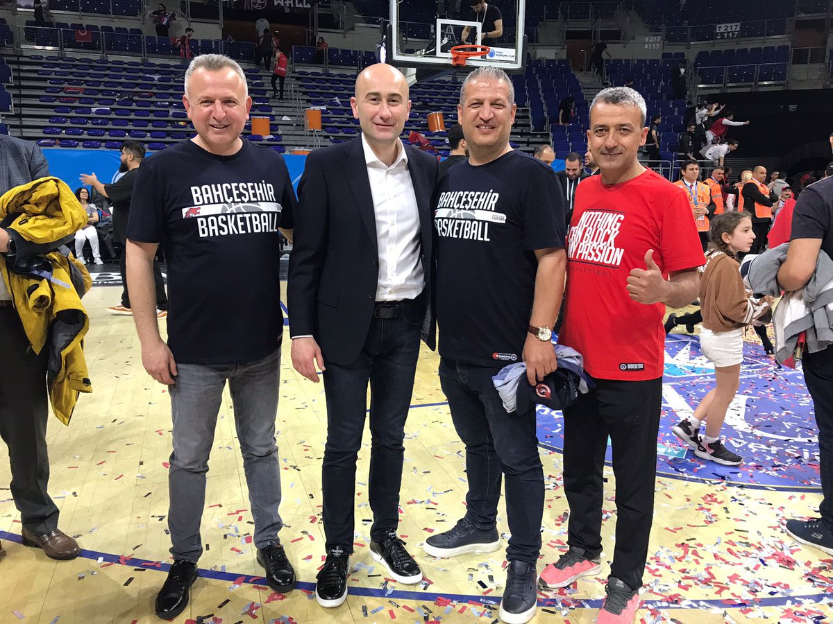 BAHCESEHIRADANA's tweet photo. Dünden Bugüne Efsaneler Yaratan  Şampiyon Takım❕🏆
Tebrikler❕
❤️💙
@BKBasketbol 
@HuseyinYucell 
@dagozlem 
@ErkenCocukluk 
@Savas_BOYAR 
@MercanliOnder 

#FlyHighTogether  #ŞampiyonBahçeşehir https://t.co/EEQHt0jiWw