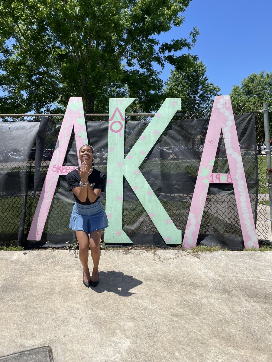 slimmkayy's tweet photo. DimePiece💖💚…Enuff said😮💨
In AKAland I’m known as High Main10ance
#AKA1908 #PhirstDayout https://t.co/DSnd5aKf33