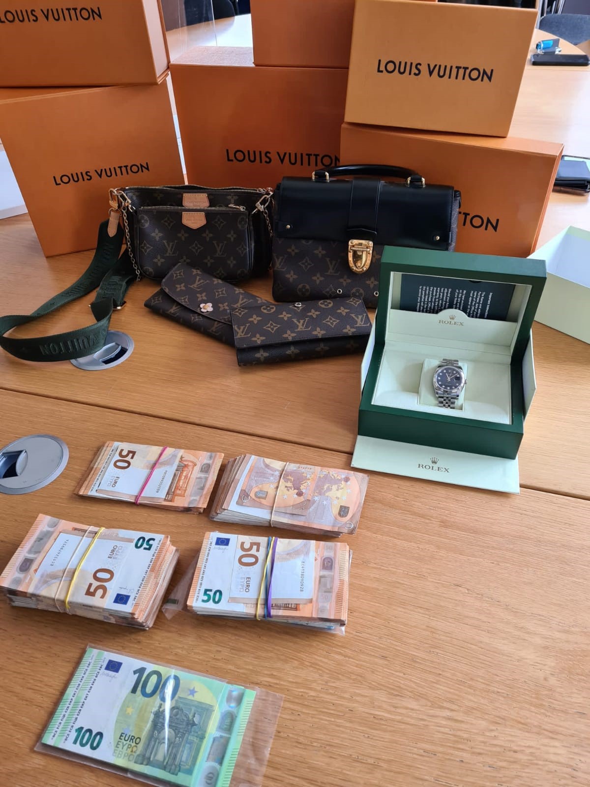Relojera louis vuitton sale