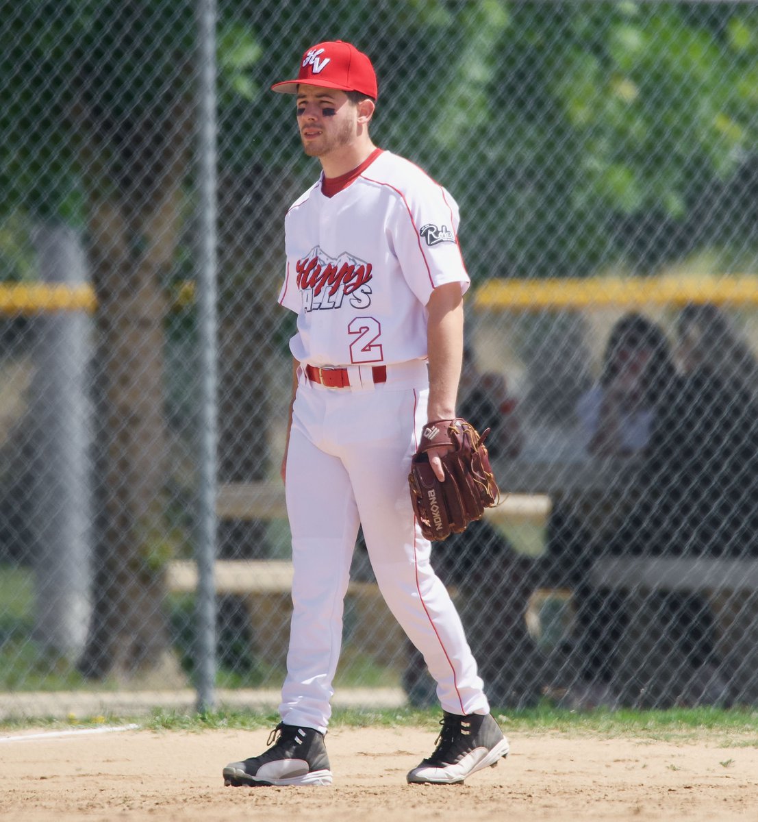DNJmedia's tweet photo. 📸|| Nick playing softball in LA on April 26th 2022 https://t.co/ynrj5Mt2J9