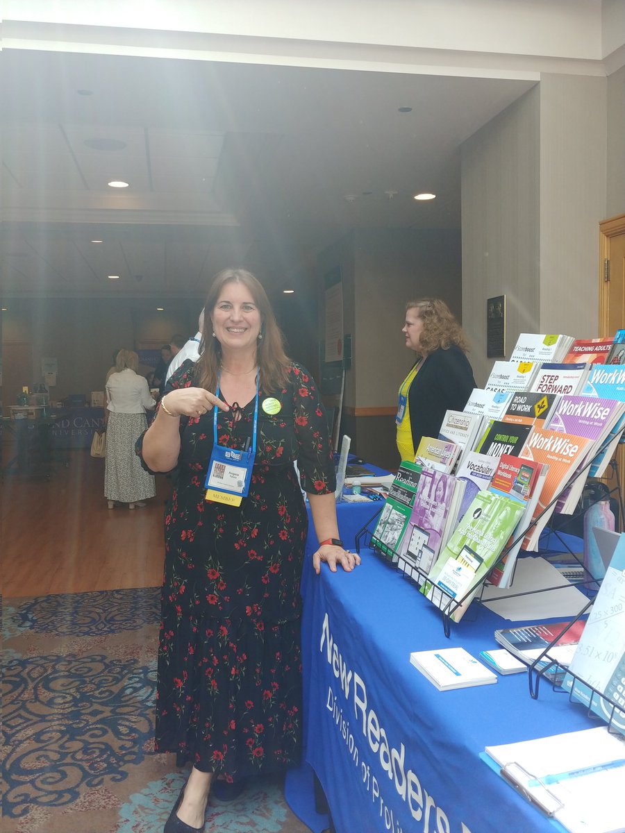 Faiolaapcsborg1's tweet photo. #QuestUTCLEE Chatting with the exhibitors at FL Lit Conf.Orlando https://t.co/3g3kd8EkHJ