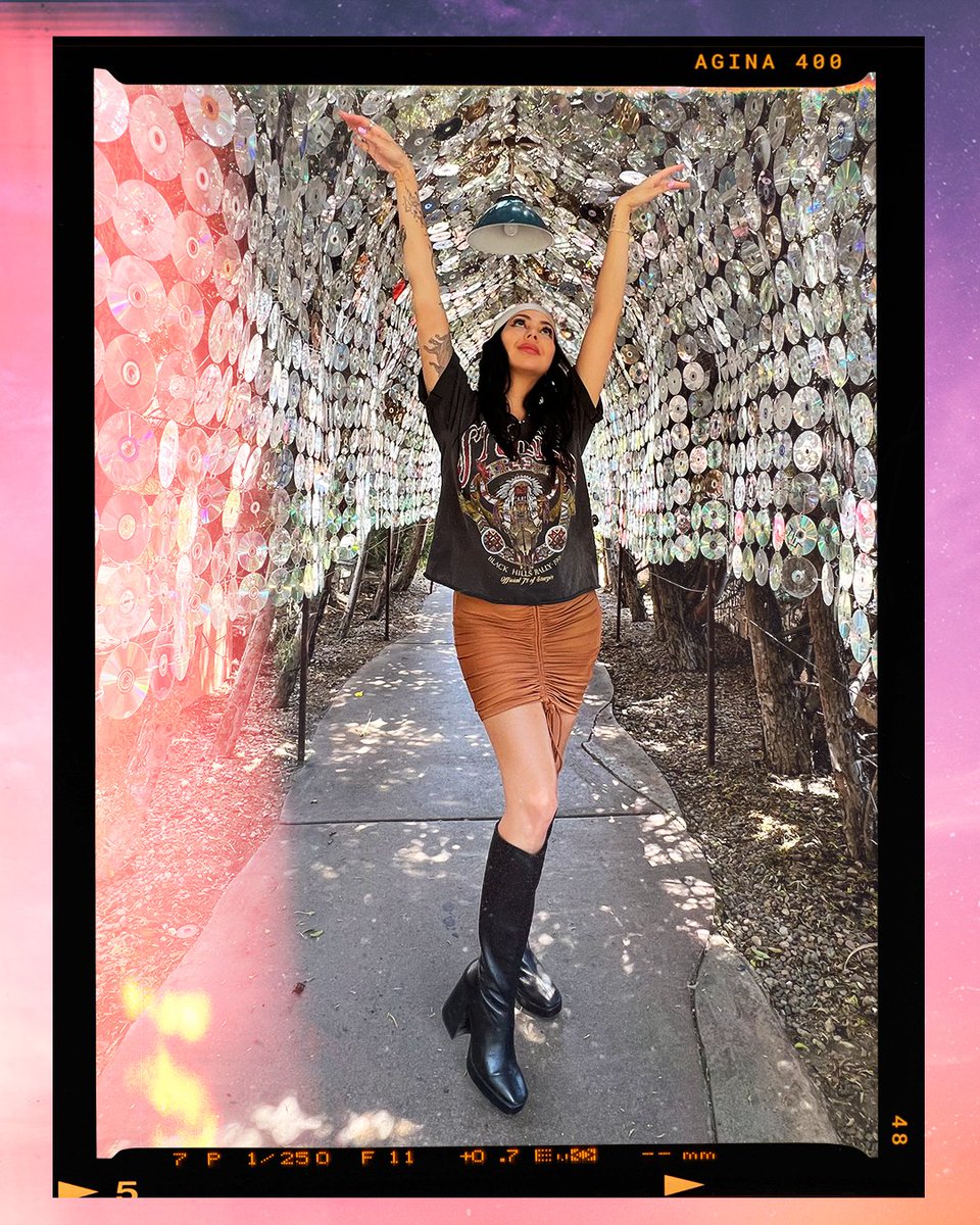 AginaMusic's tweet photo. I may or may not have a pre save link in my bio for a new single dropping soon…go check it out 💿 #AginaNewMusic #singer #latin #presave https://t.co/jlicfRnlDX