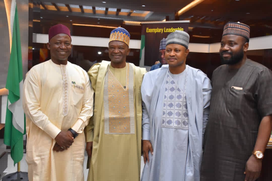 UbaSaniMedia_'s tweet photo. Senator @ubasanius Visits The Honourable Minister of Agriculture and Rural Development, Dr Mohammad Mahmood Abubakar in his office at the Ministry's Headquarters, Abuja...

#UbaSaniForGovernorKD
#UbaSani2023 https://t.co/G4IPyALLSN