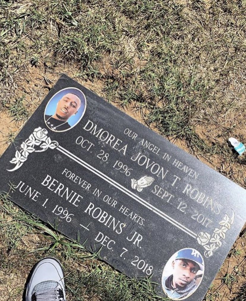 TAKEMONEYCLOENT's tweet image. Tell T.O. &amp;amp; Deezy I love em, never turn my bacc on my brodies. I gave the world my struggle, gave the streets my testimony
 #TAKEMONEY🏆🖤