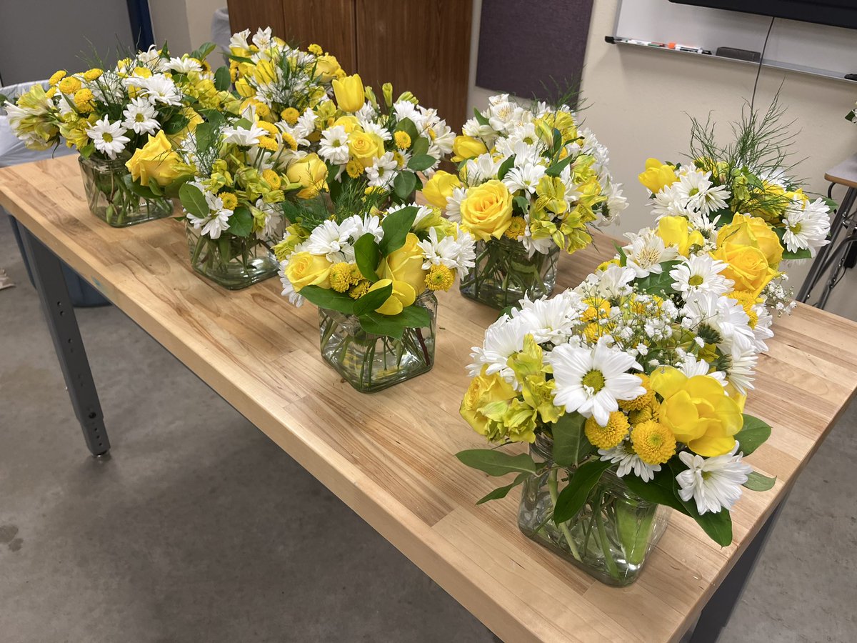 APRIL 2022 Floral Arrangement if the month "Sunny Sentiments" Final Delivery of the year! #floraldesign <a href="/EMSISD_CTE/">EMSISD CTE</a> <a href="/boswellhs/">Boswell High School</a> These kids are so happy to get these out to our amazing Teachers and Staff that sponsored this year ~Thank you!