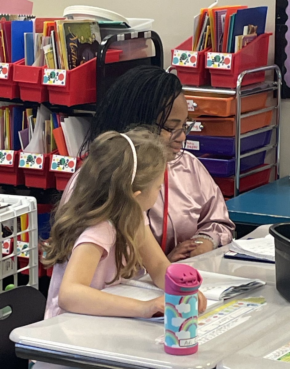 Colin and Autumn did an amazing job supporting our first grade friends with another writing assignment @CCE232Eagles today in Mrs. Morris’ room. 📝