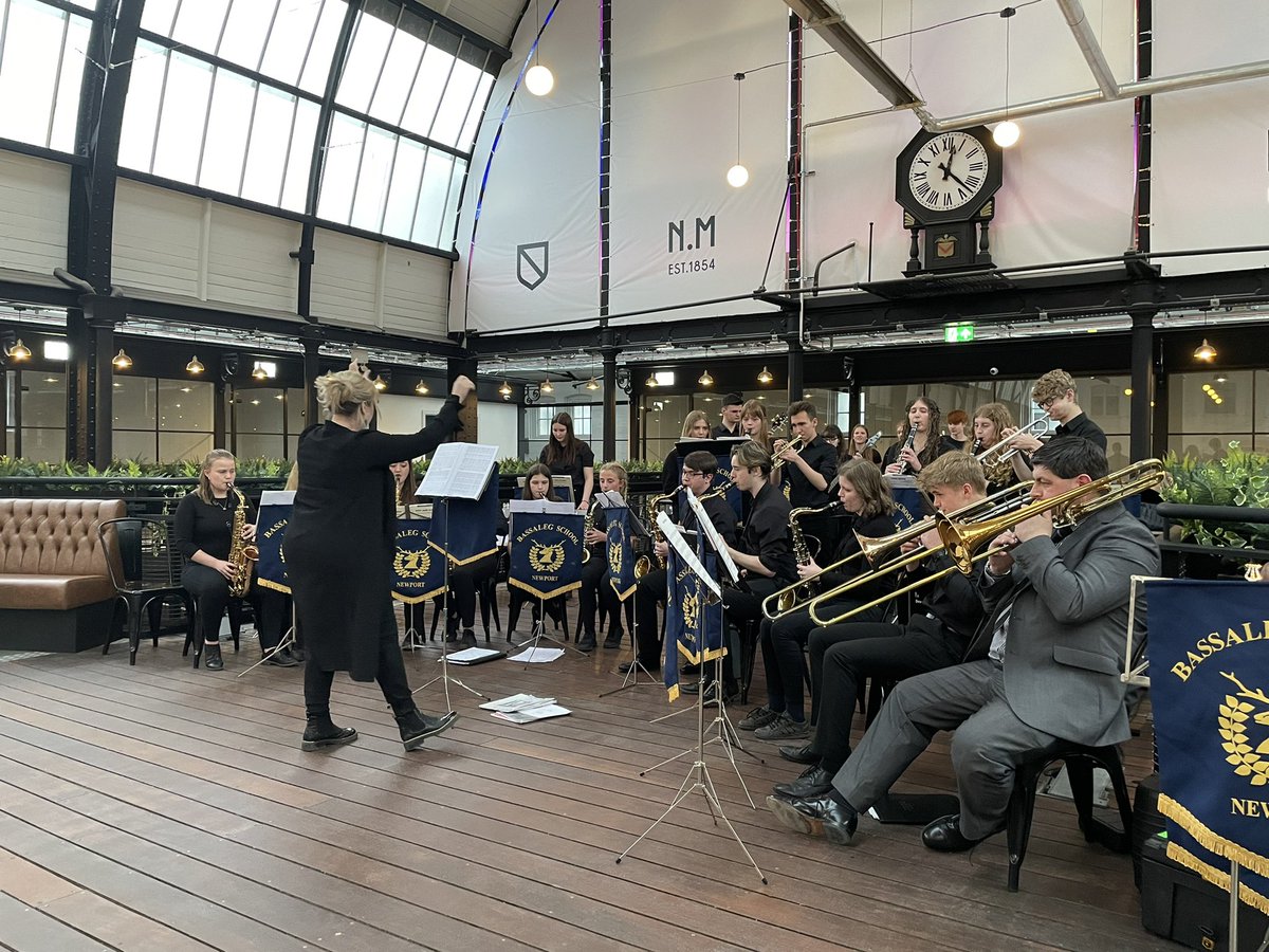 HeadteacherBas1's tweet photo. Such a wonderful evening @NewportMarket this evening hosting the first @BassalegSchool1 concert since before Covid. So incredibly proud of our young people performing &amp; enjoying! #believingandbelonging 🦌 https://t.co/glKGj8VtTp