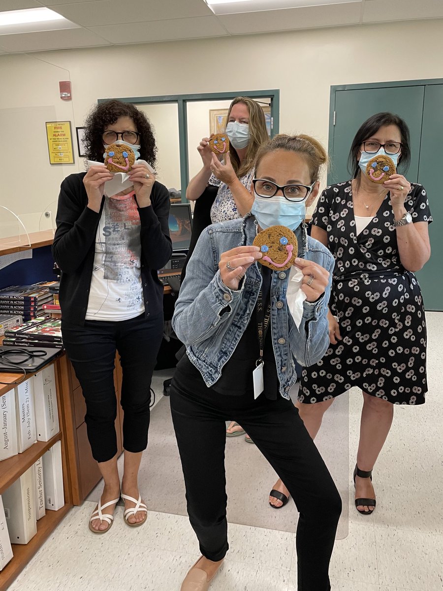 DebbieZiegler13's tweet photo. Happy #AdministrativeProfessionalsDay to Marilyn, Sera, Sue & Kathy! We sincerely appreciate everything they do to make Thornhill Secondary School a special place to work & learn. Your dedication to our students & staff is incredible! #TSSProud #TeamAwesome @TSStigersYRDSB @YRDSB https://t.co/Xa6jFXUyyN