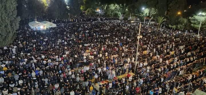 abomariya7's tweet photo. ما شاء الله
ربع مليون في الأقصى

حوالي 250 ألف مصلٍ يشاركون الآن في صلاتي العشاء والتراويح ومن ثم إحياء ليلة السابع والعشرين من رمضان ولعلها تكون ليلة القدر. https://t.co/sBsVpRwTmx