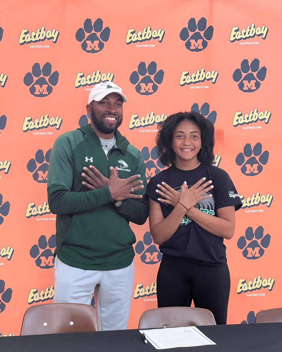 CoachKenny__'s tweet photo. Pen to Paper
🖋🖋🖋🖋
Kalesha Edwards
Macon HS
@Kalesha_June
@cmuxctf
#ComeEarnYourWings
#CommitToCentral
🟢⚪🦅🟢🟢⚪🦅 https://t.co/hRays30gNF