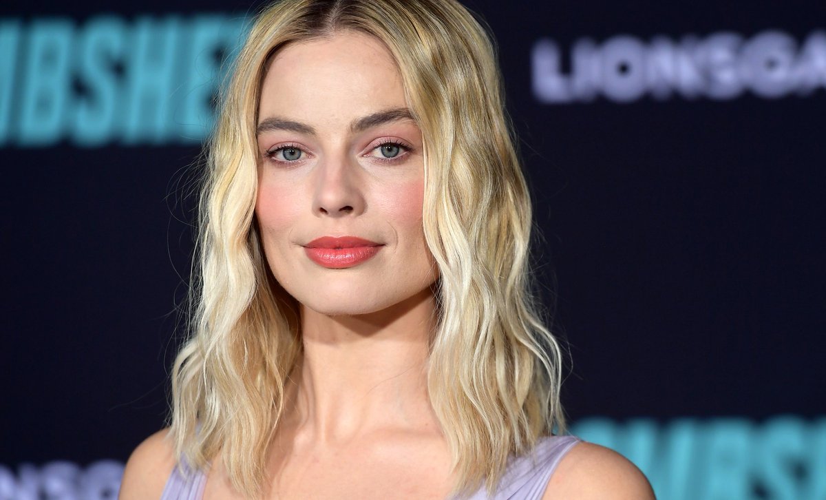 LaPuercaylor's tweet photo. 🎞️| @TaylorSwift13 interpretará a una hija en luto en la película "Amsterdam" 

Junto con Margot Robbie, Christian Bale, Chris Rock, Zoe Saldana, Michael Shannon y Robert De. Niro. https://t.co/6cn0ufGYaZ