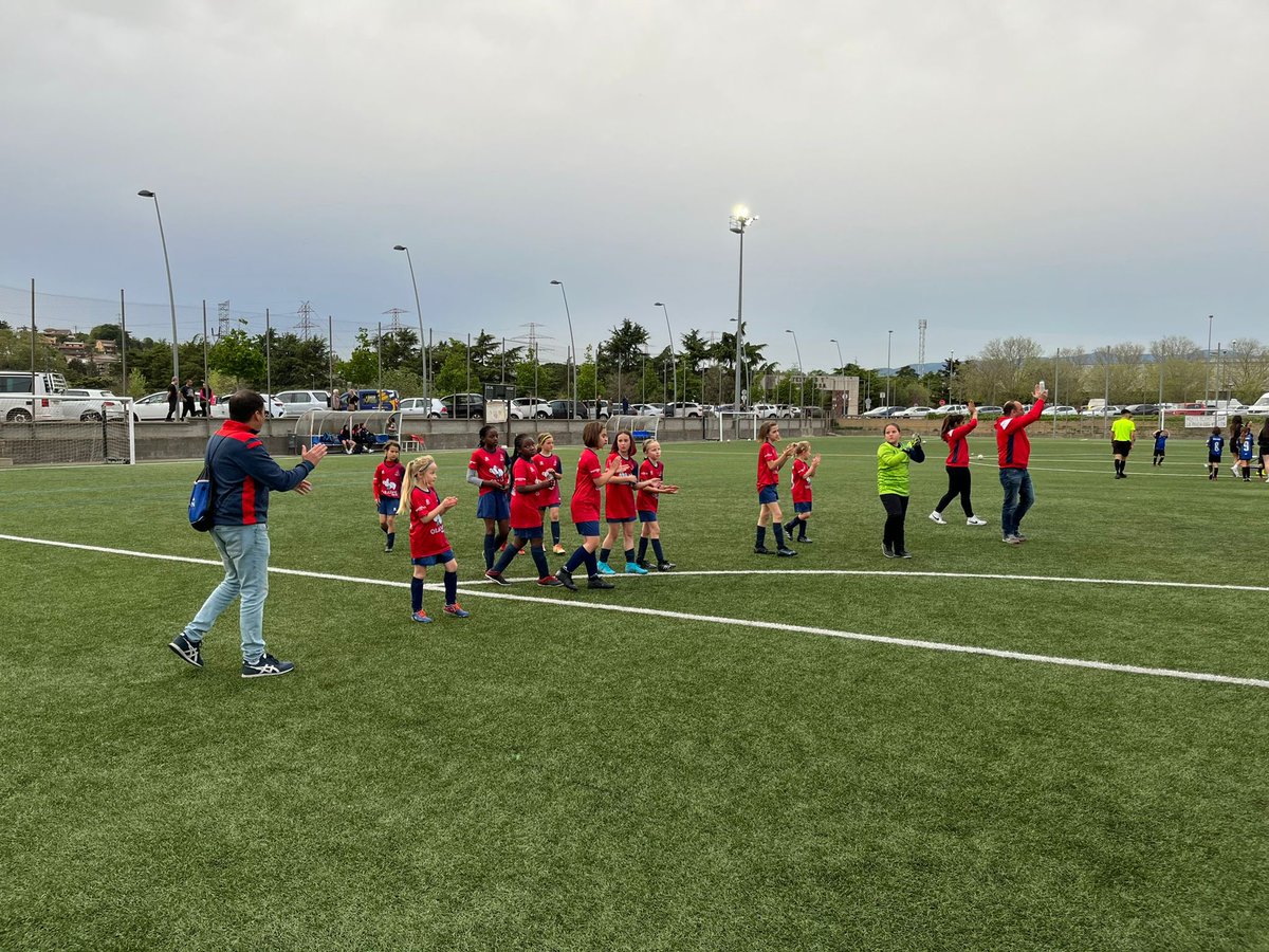 OARVic's tweet photo. ⚽️ BENJAMÍ FEMENÍ: @PBBLAROCA 3-2 OAR Vic 🔵🔴 #SócdelOAR #oarvic #Grup2 https://t.co/7coBxNONaN