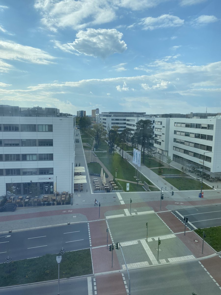 Grüße vom Dach unseres neuen Empfang Gebäudes! Es wird toll!