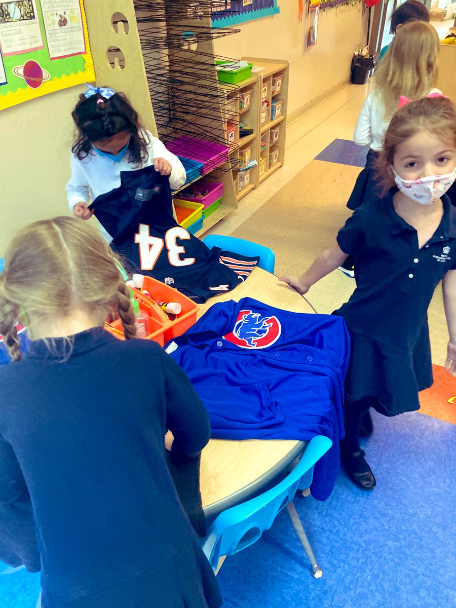 BISCLPYear1's tweet image. The #terrifictigers had so much fun during their Entry Point today looking at clues to guess what their new topic is…and found lots of Chicago Sports memorabilia! They also watched some famous Chicago sporting moments. What could our new topic be? ⚾️ 🏒@BISCLincolnPark @The_IPC