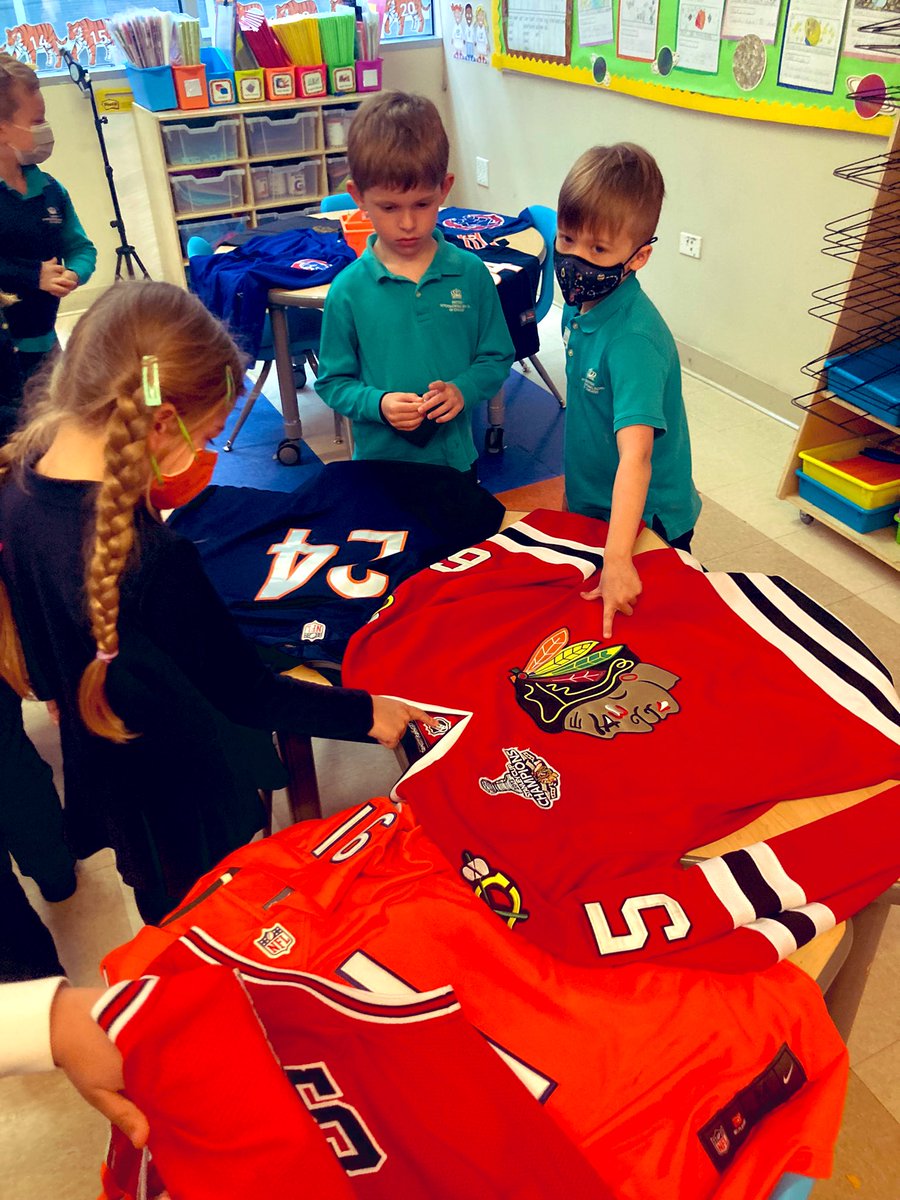 BISCLPYear1's tweet image. The #terrifictigers had so much fun during their Entry Point today looking at clues to guess what their new topic is…and found lots of Chicago Sports memorabilia! They also watched some famous Chicago sporting moments. What could our new topic be? ⚾️ 🏒@BISCLincolnPark @The_IPC
