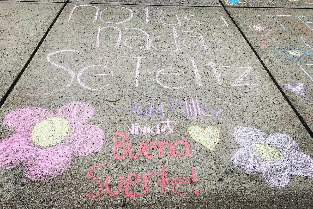 It was a great day for a chalk activity! After state testing, we went outdoors and students wrote some inspirational quotes using commands they just learned💕 #spanishteachers #ChalkTalk