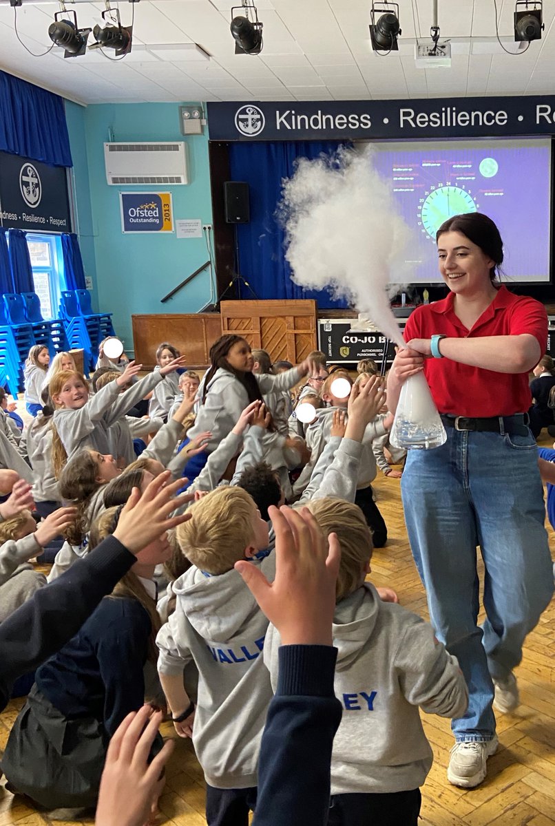 valleygardensnt's tweet photo. Huge thanks to the fantastic STEM Ambassadors from Newcastle University @STEMNewcastle for our exciting 'Story of Earth' assembly. We loved it! 👩‍🔬🧪
#vgmsy5 #vgmsscience https://t.co/mlf6I6Tz3Z
