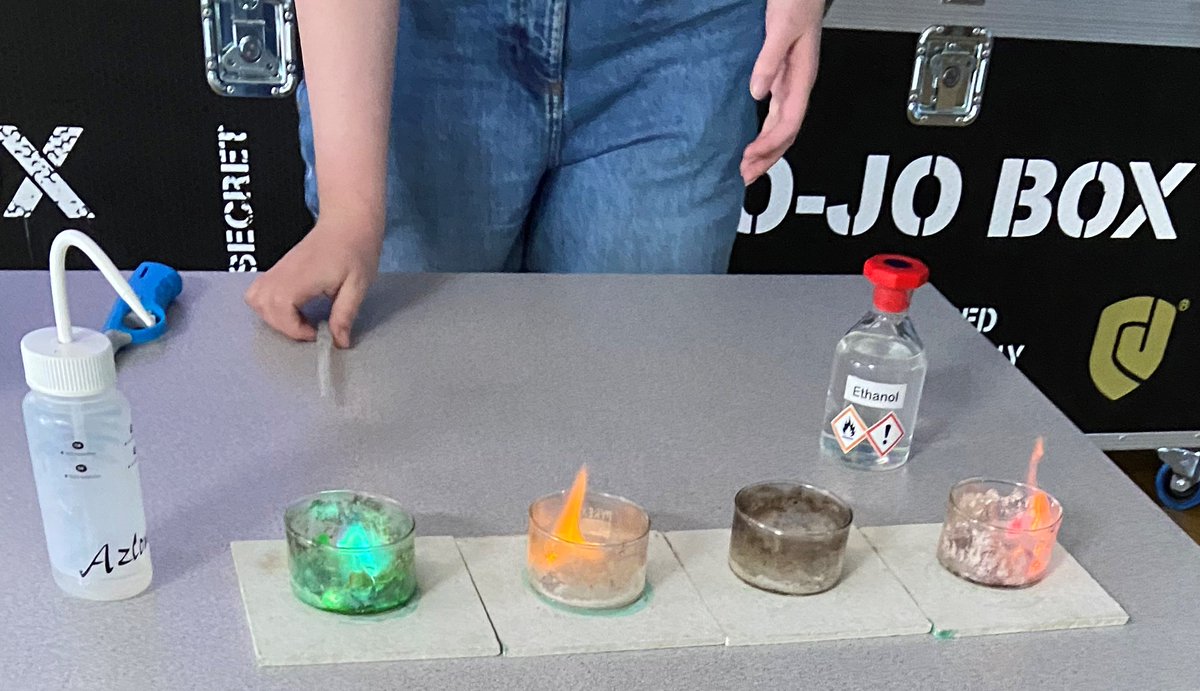 valleygardensnt's tweet photo. Huge thanks to the fantastic STEM Ambassadors from Newcastle University @STEMNewcastle for our exciting 'Story of Earth' assembly. We loved it! 👩‍🔬🧪
#vgmsy5 #vgmsscience https://t.co/mlf6I6Tz3Z