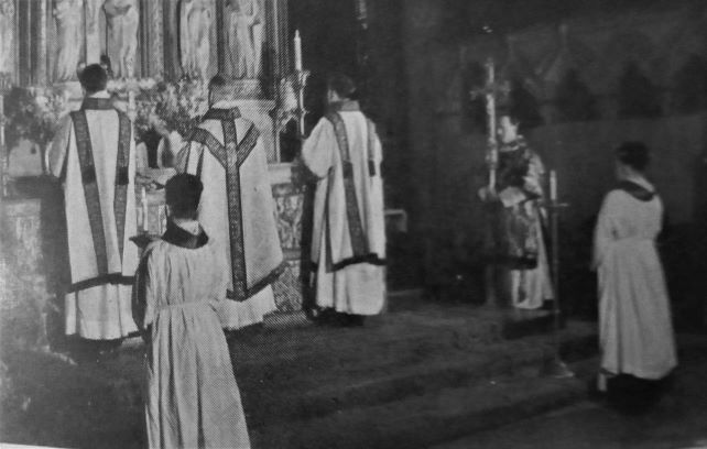 FoxTerriblis50's tweet photo. More finds from the latest rummage in the attic. @SalisburyCath  before the removal of the Victorian Quire Screen and the High Altar Reredos. Also the Use of Sarum at the High Altar. #Salisbury #Victoriana #SarumUse https://t.co/EbYNCovfIK