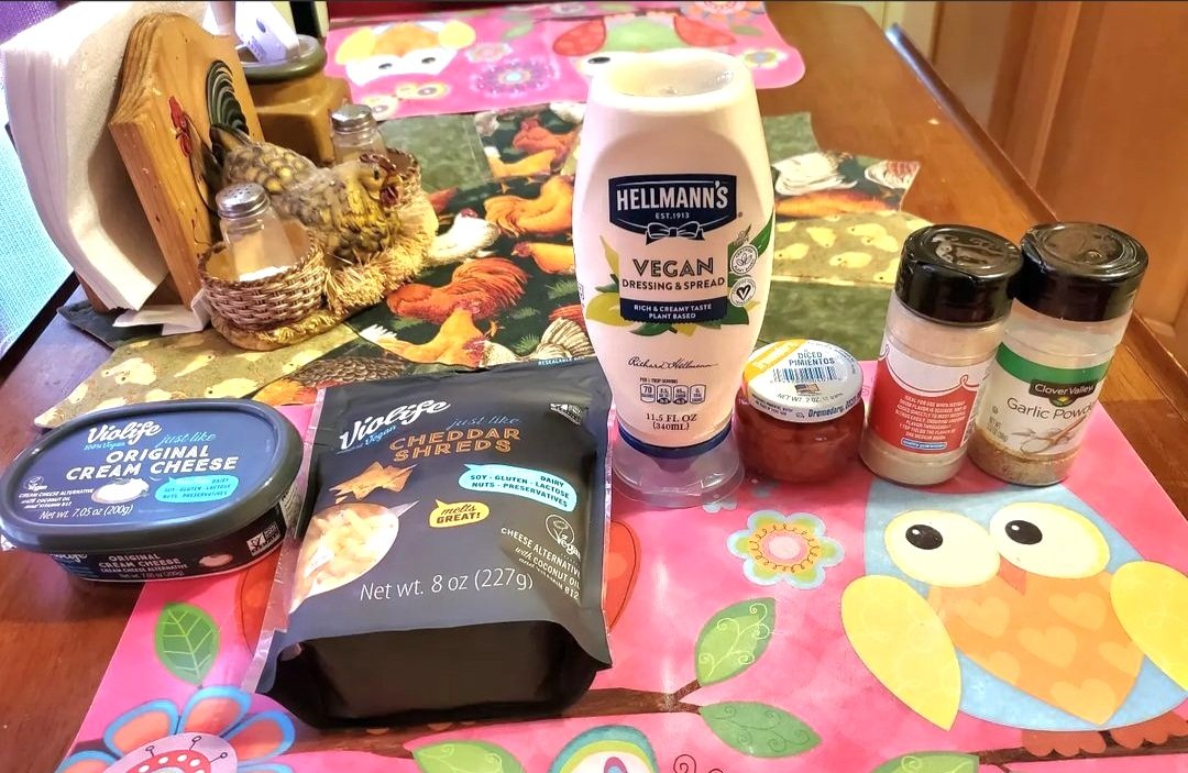 JackDentJr1's tweet photo. @ViolifeFoods @Hellmanns #violifecheeses #hellmansveganmayo #pimentos #garlicpowder #onionpowder #veganpimentocheese #homemade #veganjunkfood #veganeating #wvhealthyfoodie 
Made homemade Vegan Pimento Cheese yesterday. I took a basic Pimento Cheese recipe and Veganized it. https://t.co/qVqQIQZUlp