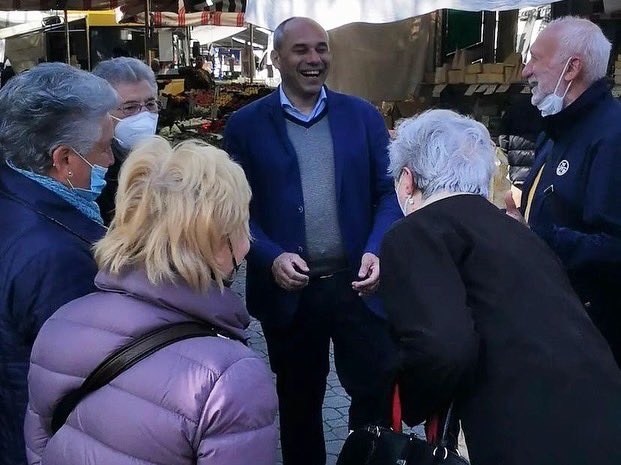 ezack's tweet photo. Quanto è bello il mercato del mercoledì a Cernusco sul Naviglio e quanta bella gente si incontra!

Grazie per tutti gli ‘in bocca al lupo’ che ho ricevuto e per ogni spunto per migliorare la nostra città: mi sono sentito proprio a casa!

#generazionecernusco https://t.co/Gi0MglpFKn