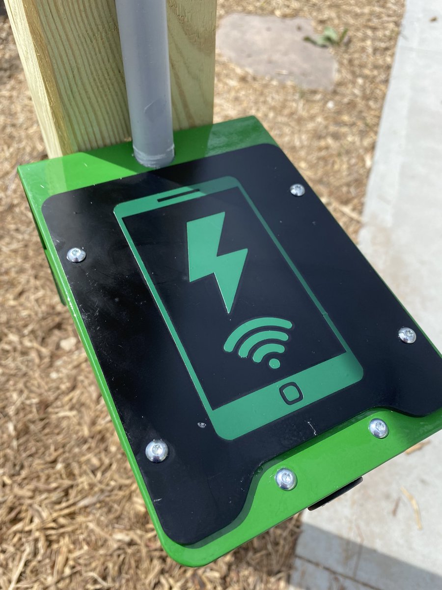 EnergyIslander's tweet image. Stolley Park is now electric! ⚡️⚡️ Visit one of these two solar phone chargers to check out the awesome work the Principles of Alt Energy students did to put together these chargers. (Also, they are wireless 📶) @GIPublicSchools @GISH_Islanders