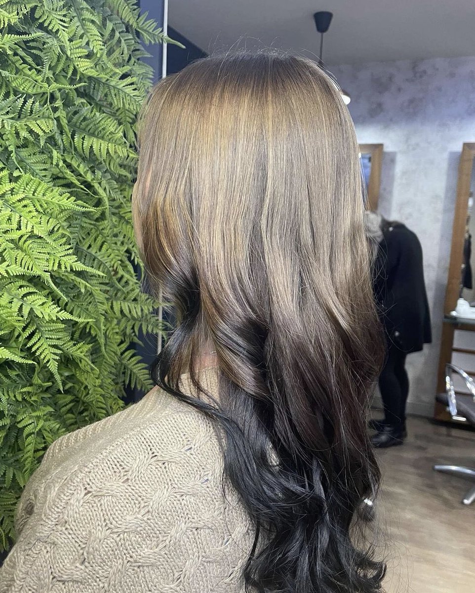 shazkee's tweet photo. #newhair #reversebalayage #copper #auburn #black
Crazy how different my hair looks as well in different t lights! https://t.co/uKzasWP6Fn