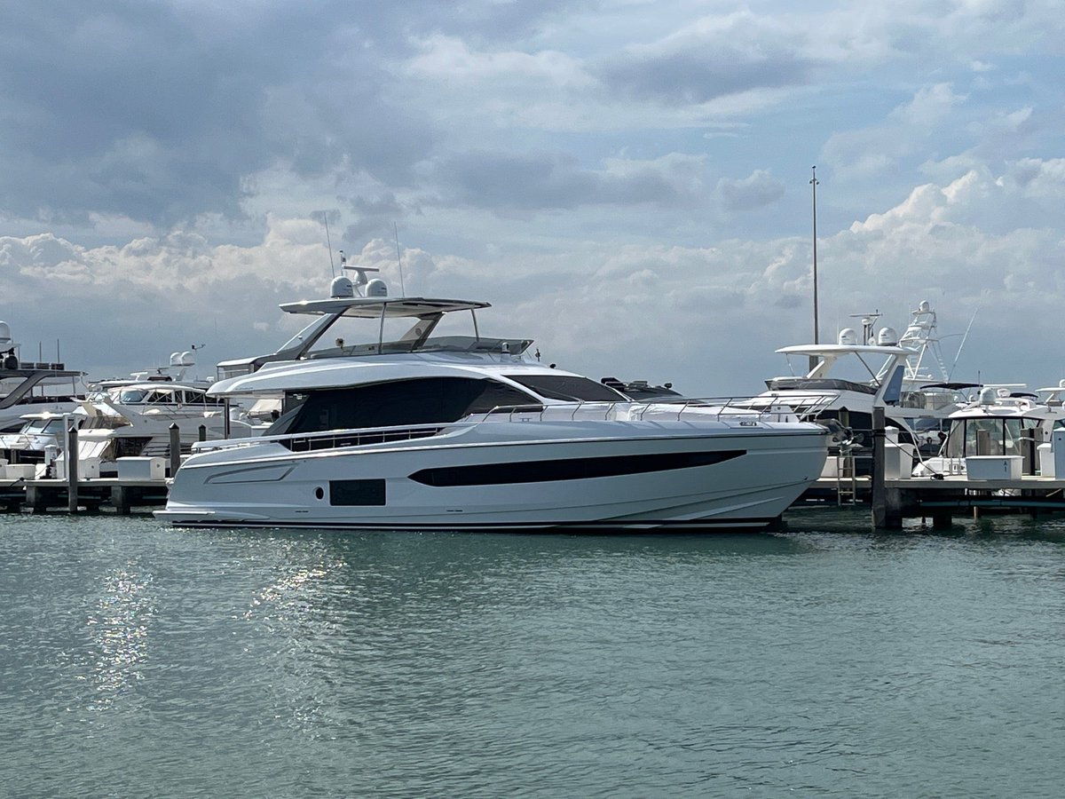 Miami Beach’s Sunset Harbour 🪬 So Beautiful 🚔 #JalobMOB 🌈 @roarksusan @schuedas Sultan Harith @hashen_sanjaya <a href="/harrycovair/">Haricot Vert</a> Yılmaz Terri <a href="/ydtsocialzing/">Jim Neal</a> (@ Sunset Harbour Yacht Club in Miami Beach, FL) swarmapp.com/c/9oQP0g2T6hv