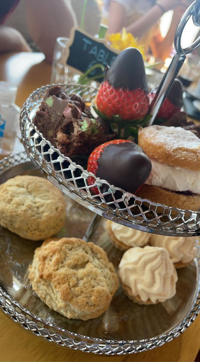 Q5 #scotlandhour Our favourite place to hang out for food and drink is the community run Flounders café in Palnackie. It won <a href="/DandGLife/">D&GLife</a> café of the year 2021 - a real achievement in its first year! 
#EmbraceScotland #shoplocal #supportlocalbusiness