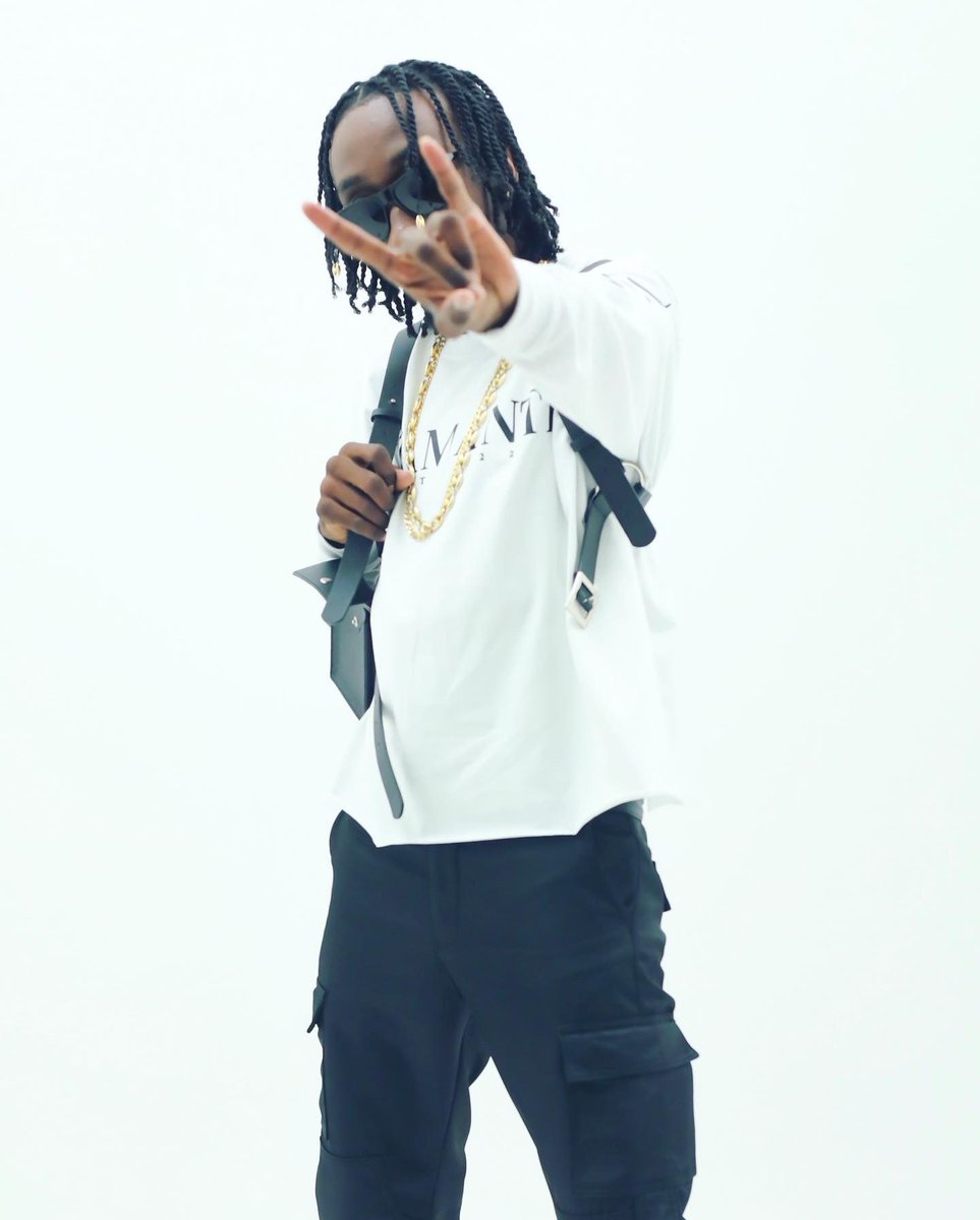thepriceway's tweet photo. He Must Be A Rockstar The Way He Pulling Strings🤘🏾💎
New Content Coming soon with @nobleink_ 🎞🎬
#slumbaby #intrudergang #thepriceway #foryou #foryoupage #diamantilifestyle #fashion #artistsoninstagram #artistofinstagram #songwriter #rockstar #trending #viral https://t.co/yIPL6QhILb