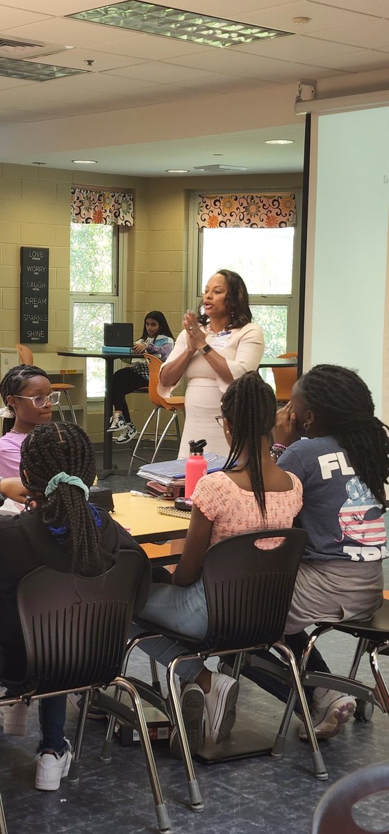 StayUpWithJones's tweet photo. Our student leaders really enjoyed their conversation with Dr. Jeter. Thank you Dr. Jeter! @AutummJ https://t.co/OomGsbt8zx